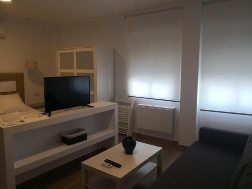 TV tai viihdekeskus majoituspaikassa Luxury Viana Apartments
