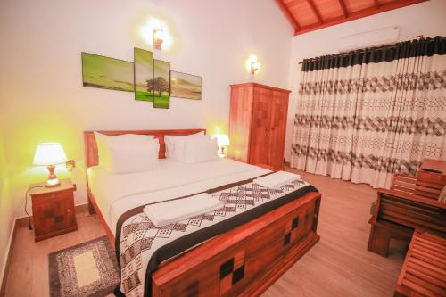 a bedroom with a large bed in a room at Villa Paradise in Hikkaduwa