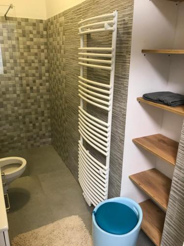 CITY APARTMENT 2 tesisinde bir banyo