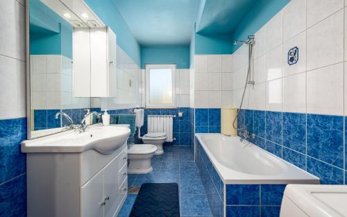 Ένα μπάνιο στο House Semy with private pool
