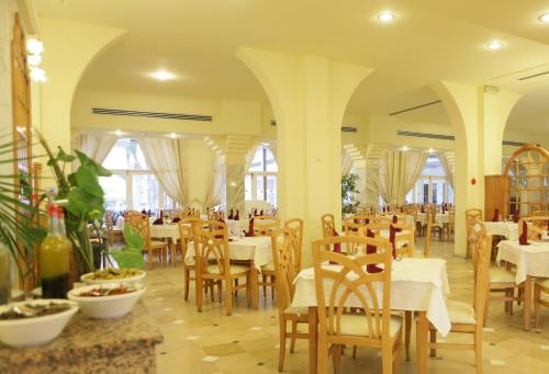Un restaurante o sitio para comer en Bella Vista Family Resort