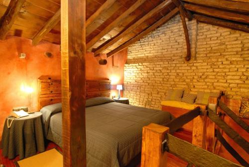 A bed or beds in a room at Hotel Casa del Abad