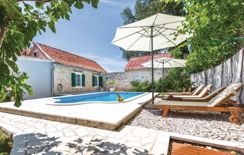 a backyard with a swimming pool and an umbrella at Holiday Home Zezevica - Heated Pool in Šestanovac