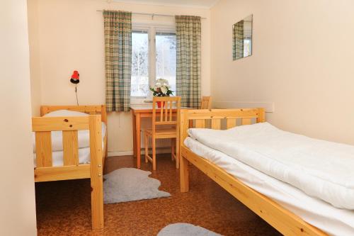 Ένα ή περισσότερα κρεβάτια σε δωμάτιο στο Källviken Semesterby