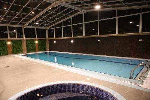 Quetzal Aparthotelの敷地内または近くにあるプール