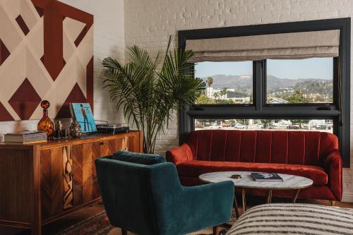 a living room with a red couch and a table at Gold-Diggers in Los Angeles