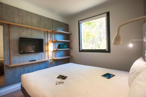 Кровать или кровати в номере Ibis Budget Château-Thierry