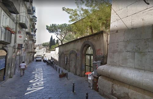 Lorenzo's Art Studio - SpaccaNapoli 2 minuti