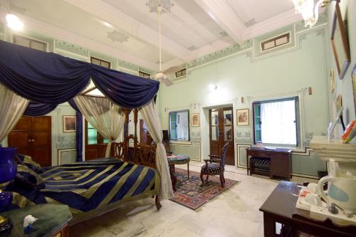 Cama o camas de una habitación en Hari Mahal Palace by Pachar Group
