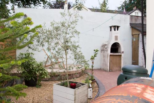 The Green House Guest House Image