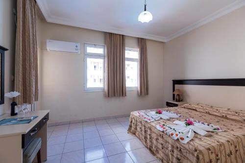 Postel nebo postele na pokoji v ubytování Helios Hotel