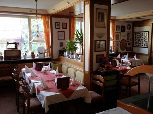 Restaurant o iba pang lugar na makakainan sa Hotel-Landgasthof Grüner Baum - Dittigheim