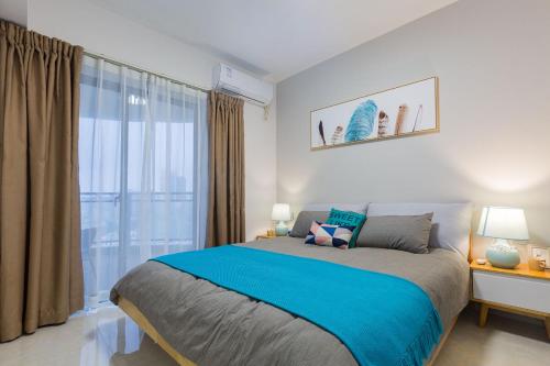מיטה או מיטות בחדר ב-Haikou Meilan·Hainan Univeristy· Locals Apartment 00138360