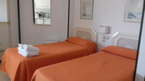 Postel nebo postele na pokoji v ubytování Apartamentos Mediterraneo