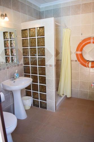 a bathroom with a sink and a toilet and a shower at Casa Rural Ruiz Hernando in Villanueva del Arzobispo