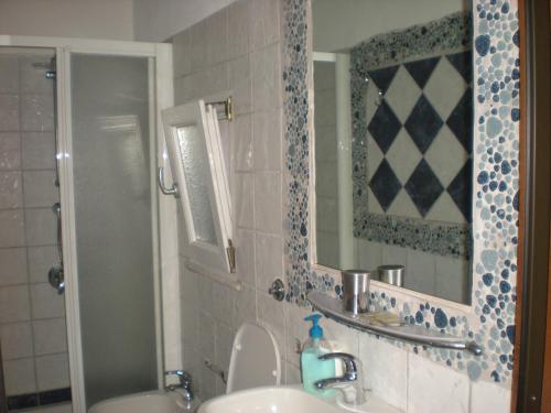 A bathroom at Villa Pina