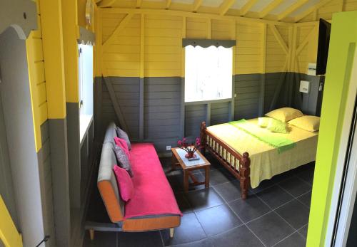 Postel nebo postele na pokoji v ubytování Ti Kaz en Bois