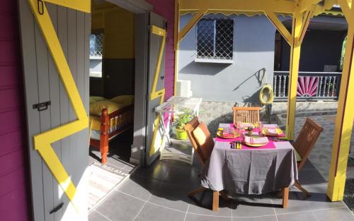 Fotografie z fotogalerie ubytování Ti Kaz en Bois v destinaci Sainte-Rose