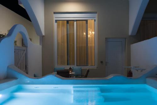 Bazén v ubytovaní Kathara Bay Apartments alebo v jeho blízkosti