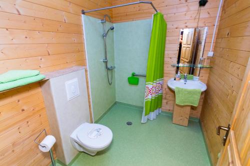 Phòng tắm tại Hotel Grünes Paradies