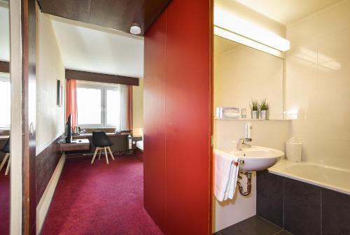 Kylpyhuone majoituspaikassa KONTAKTLOS Hotel Am Kappelberg KONTAKTLOS