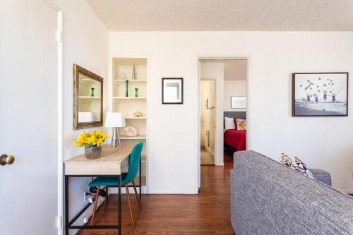 a living room with a table and a couch at The Sea View Inn At The Beach in Manhattan Beach