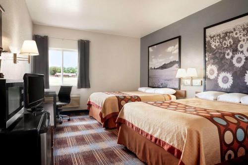 A bed or beds in a room at Super 8 by Wyndham Holton
