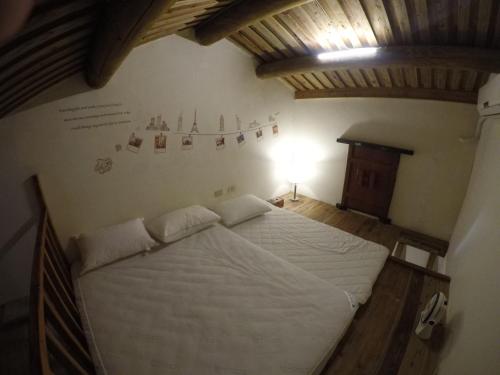 a bedroom with a large bed with a wooden ceiling at Relaxing INN Backpackers Warehouse in Jinning
