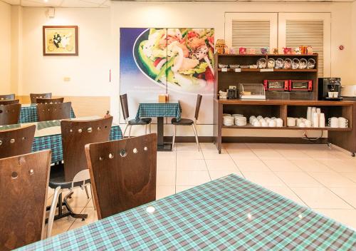 a restaurant with a table and chairs in a room at Natoli Motel in Tainan