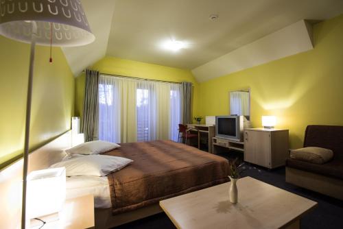 Hotel Audenis tesisinde bir odada yatak veya yataklar