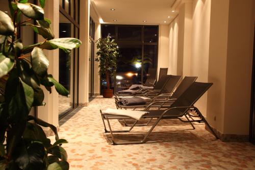 a row of chairs are lined up in a hallway at Hotel Hessenhof in Winterberg