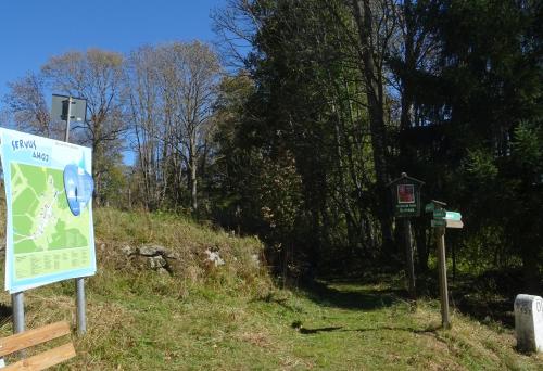 a sign on the side of a hill with trees at Apartment Almberg in Mitterfirmiansreut