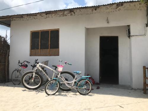 Moringe Home Stay - Village House tesisinde veya etrafında bisiklete binme