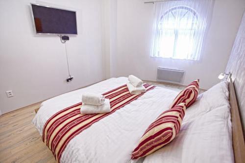 a bedroom with a large bed with towels on it at Apartmán ENZO č 103 Tále Chopok Juh in Tale
