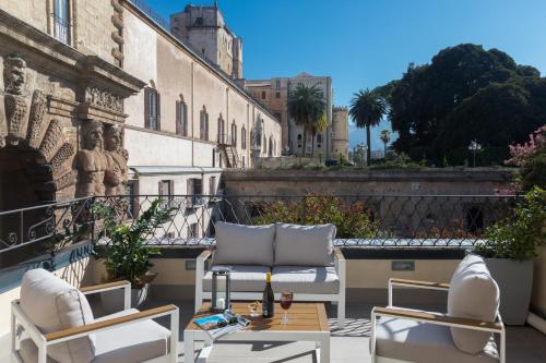 a patio with chairs and a table on a balcony at I Mori di Porta Nuova Suite & Terrace in Palermo