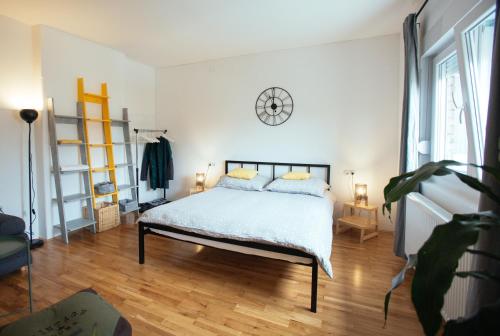 Een bed of bedden in een kamer bij Apartman Beko