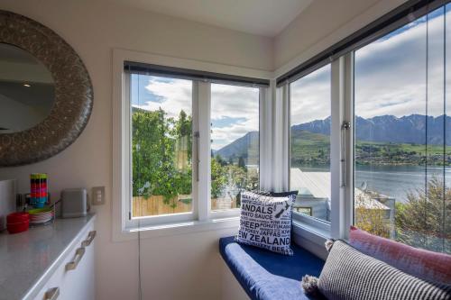 Gallery image of Kohanga Rua Cottage by Amazing Accom in Queenstown