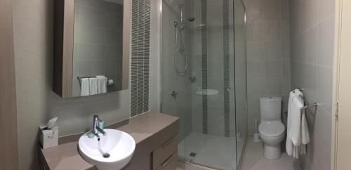 Koupelna v ubytování Parklane Apartments