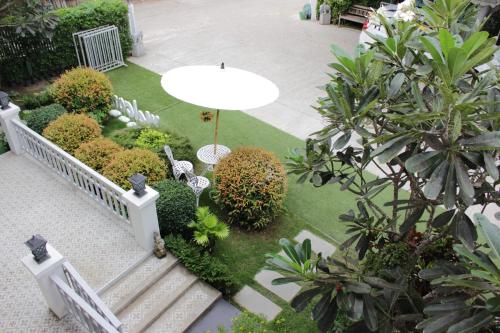 Jardí fora de Moeimanee Resort