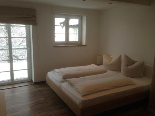 Een bed of bedden in een kamer bij Alte Postvilla