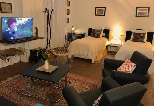 Televisyen dan/atau pusat hiburan di Victorian Lodge