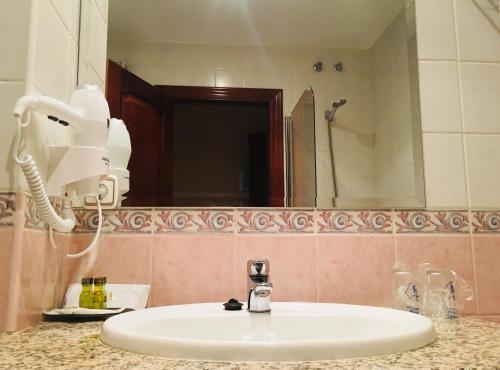 Koupelna v ubytování Hotel Alonso de Monroy