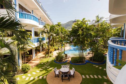 Bazén v ubytování The Club Residence Kamala Beach nebo v jeho okolí