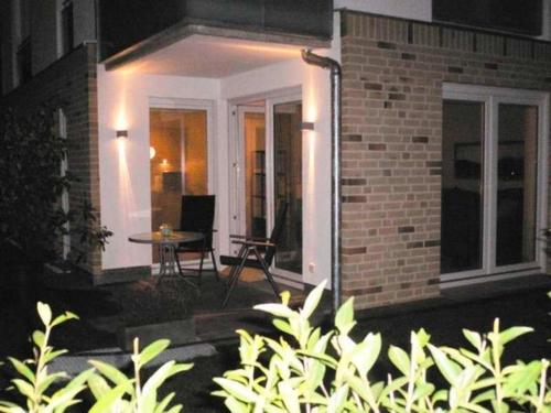a porch of a house at night with a table at ostseestrasse6 in Scharbeutz