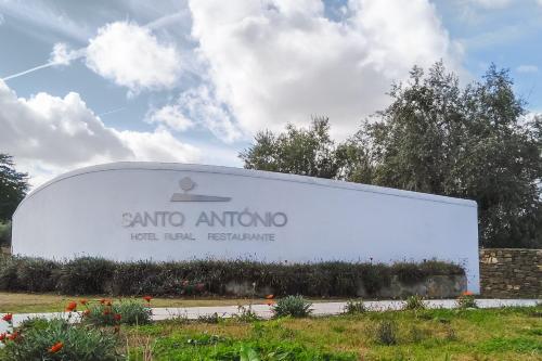 a sign for the santiago entrance to a building at Hotel Rural Santo Antonio in Arronches