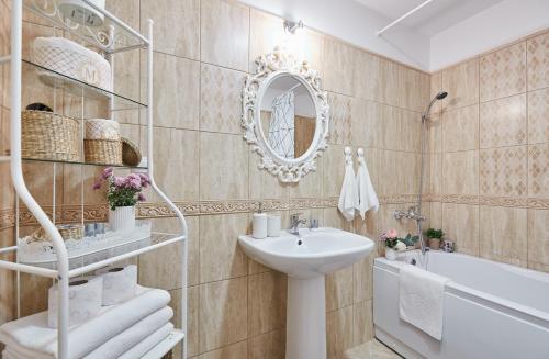 Ванная комната в Sinaia Q Marie Apartment