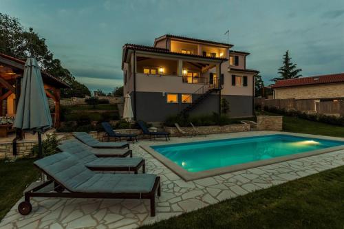 Πισίνα στο ή κοντά στο Modern Villa Vesna with Private Pool