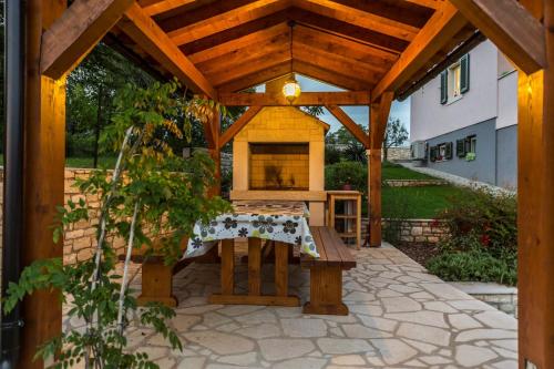 Κήπος έξω από το Modern Villa Vesna with Private Pool
