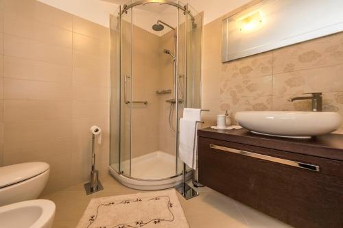 Ένα μπάνιο στο Modern Villa Vesna with Private Pool