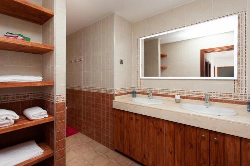 A bathroom at Casa el Aceitunal